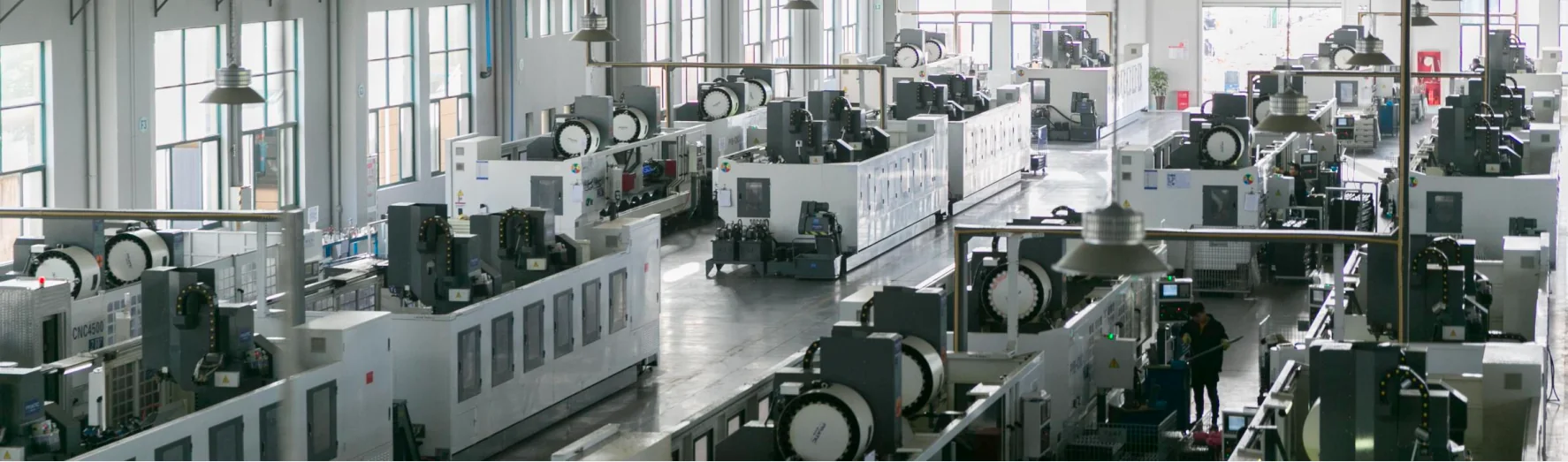 CNC 加工车间全景,数控加工中心车间阵列,承接精密车铣与型材加工
